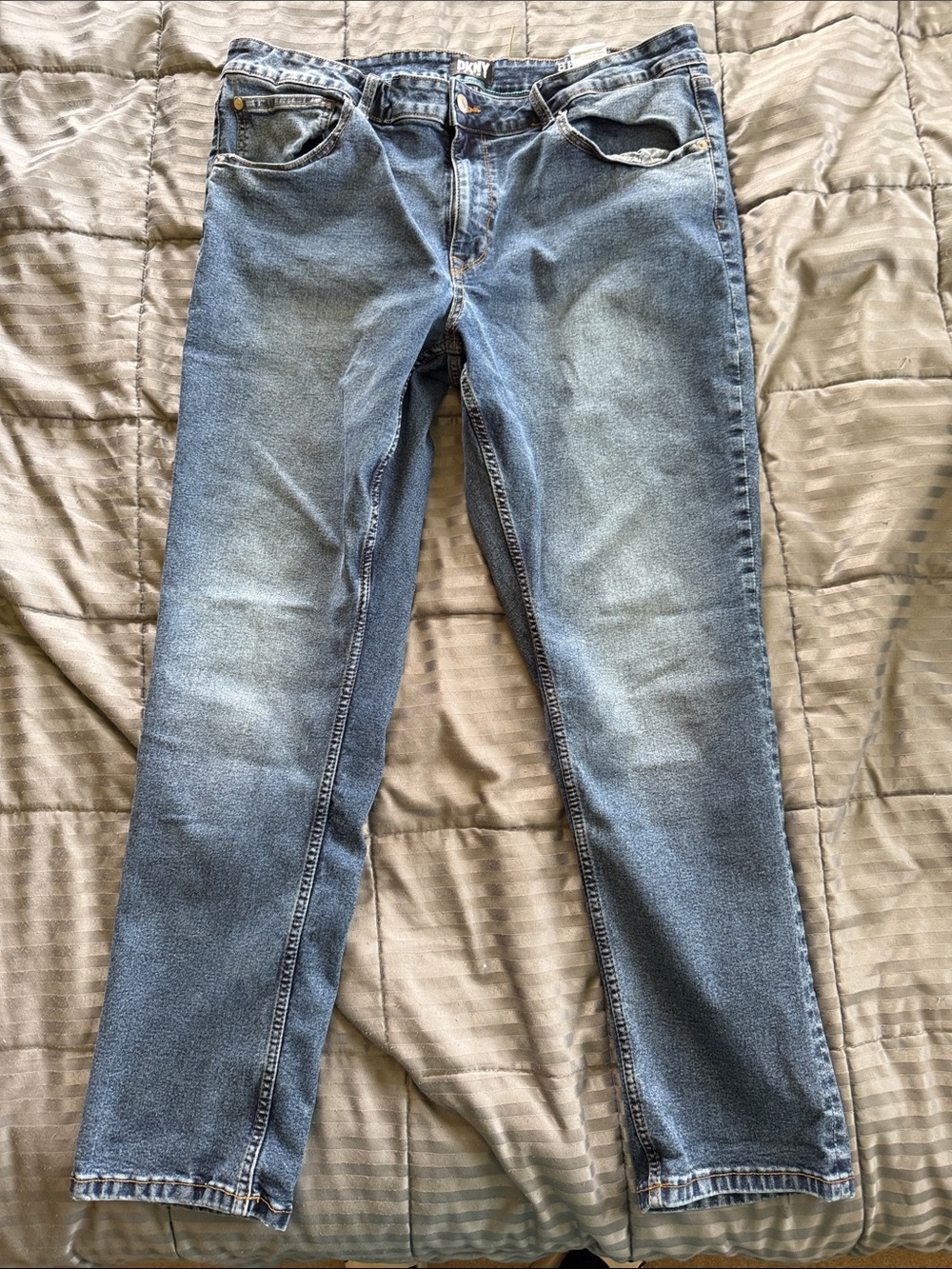 DKNY Men's Light Blue Straight Jeans 38x30